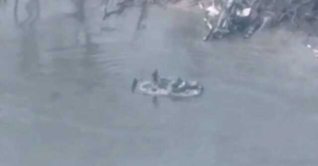 Оккупант под Белогоровкой на танке вплавь спасается от метких выстрелов ВСУ