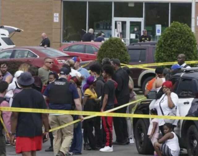 В Буффало 18-летний расстрелял посетителей супермаркета: 10 жертв