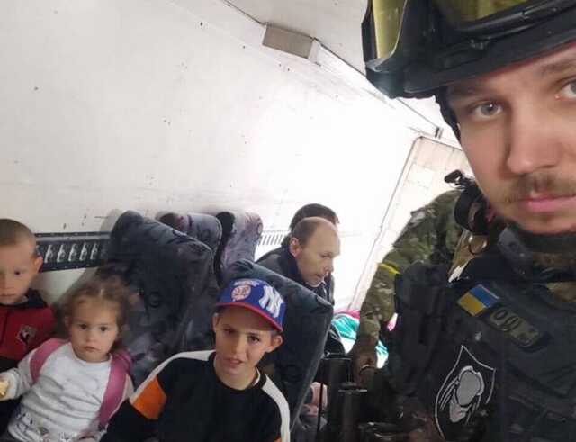 На Луганщине эвакуационный автомобиль с детьми попал под обстрел оккупантов