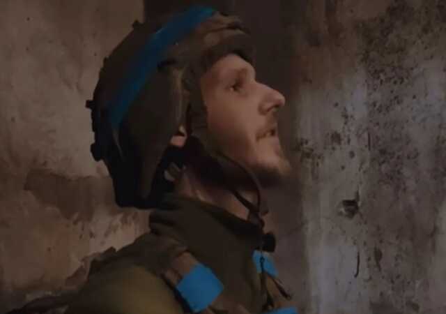 Защитник "Азовстали" исполнил песню "Стефания" под звуки взрывов