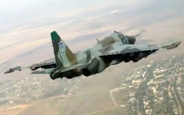 Українські штурмовики Су-25 нищать ворогів на наднизьких висотах