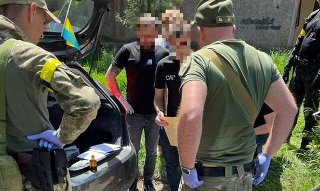 В Запорожье сотрудник ГСЧС пытался продать оружие