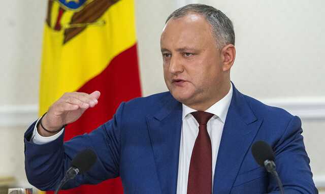 Бывший президент Молдовы Додон покрасовался георгиевской лентой и получил штраф