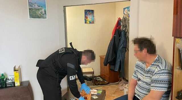 Взрывчатка и снимки с Януковичем: в СБУ раскрыли детали задержания брата Царева