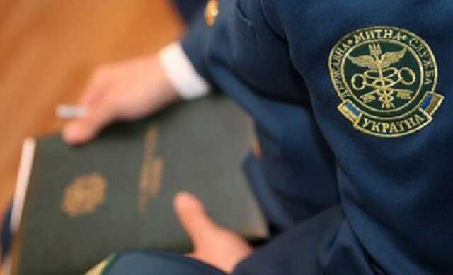 С началом войны зарплаты у руководства украинской таможни выросли почти в 2 раза