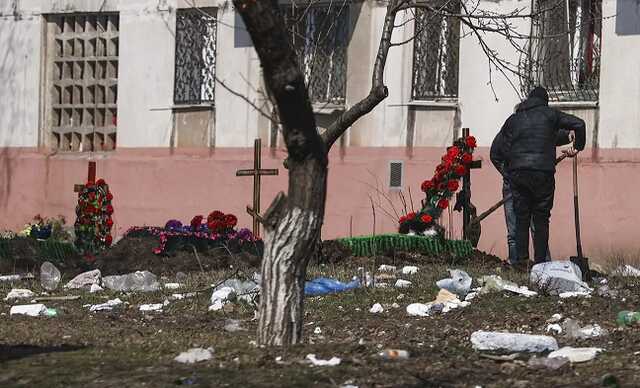 Над Мариуполем нависла угроза эпидемической катастрофы из-за массовых захоронений