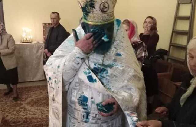 На Львівщині священника московського патріархату облили зеленкою