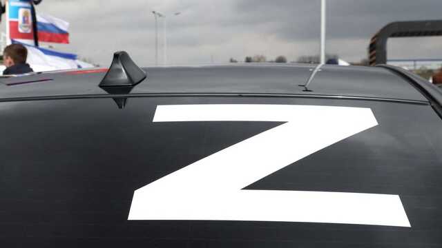 Оккупанты в Мелитополе начали таксовать на своих маркированных Z авто