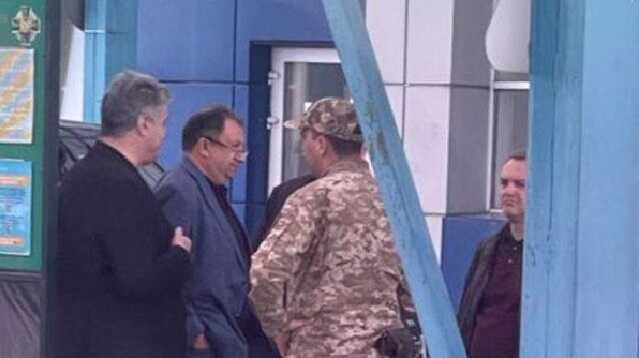 Порошенко во второй раз не выпустили из Украины