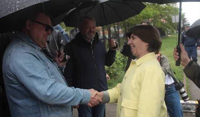 До Києва прибув новий голова МЗС Франції. Вона вже відвідала Бучу