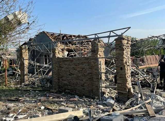 Оккупанты обстреляли Авдеевку и нанесли ракетный удар по Славянску: разрушены дома