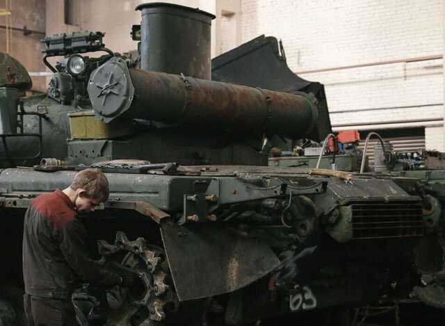 Оккупанты в захваченном Бериславе устроили цех по ремонту поврежденной техники – Генштаб