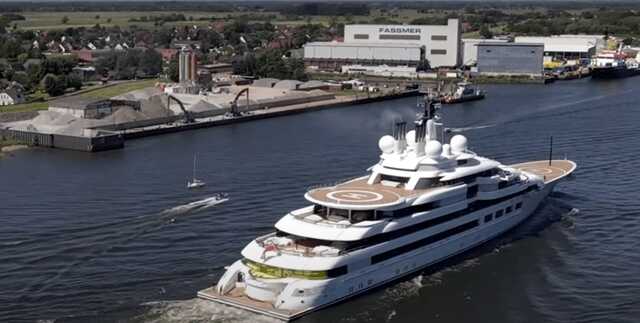 Разведка США: «Яхта Путина» строилась за деньги друга российского диктатора