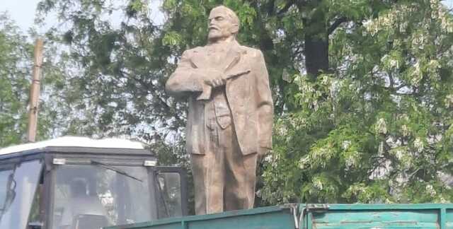 "Нашли "покойника": в оккупированном Новопскове устанавливают памятник Ленину