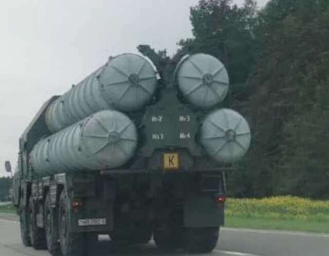 В Беларуси зафиксировали активное перемещение военной техники, в том числе ЗРК С-300