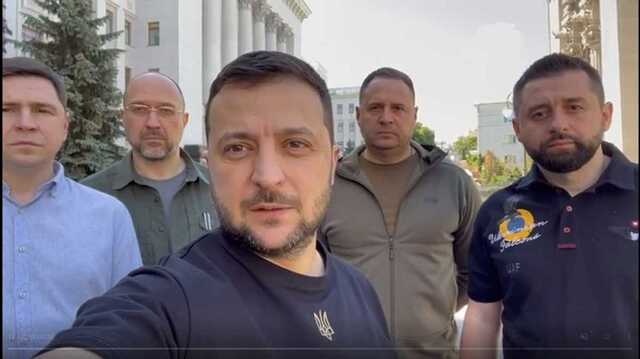 Защищаем Украину уже 100 дней, – Зеленский с командой записал обращение к украинцам