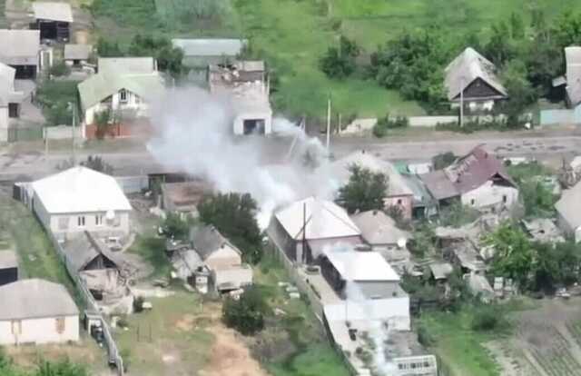 Украинские артиллеристы меткими ударами уничтожили вражескую бронетехнику: впечатляющее видео