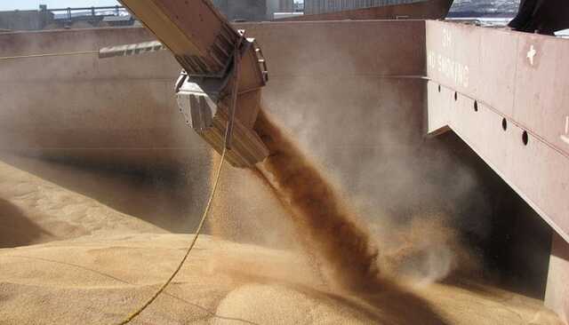В Севастополе оккупанты ежедневно грузят украинское зерно