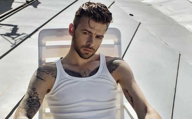 Санкт-Петербург обклеили афишами концерта Макса Барских "Вне политики": певец резко отреагировал