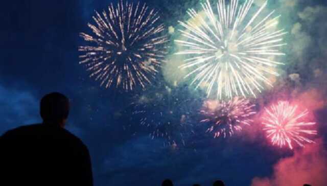 Зеленский поручил рассмотреть запрет фейерверков на время военного положения