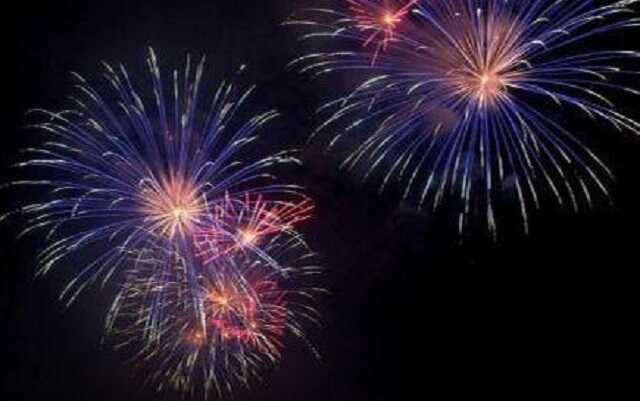 В Киеве запускали салют после ракетных ударов: видео возмутительной выходки