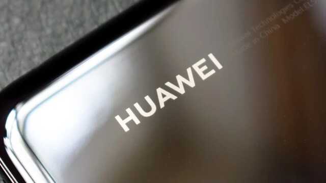 У Росії почали закривати магазини Huawei: їм нічого продавати