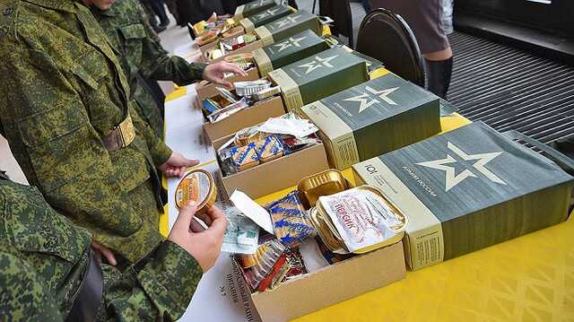 Российские командиры продают пайки солдат, те вынуждены есть собак. Перехват разговора