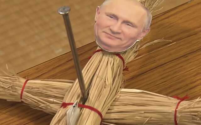 "Ляльки вуду" із зображенням Путіна в храмах Японії прибивають цвяхами до дерев