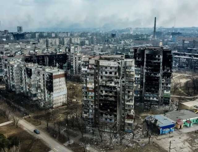 В Мариуполе стоит "запах смерти", вода в колодцах ядовитая: мэр рассказал о ситуации