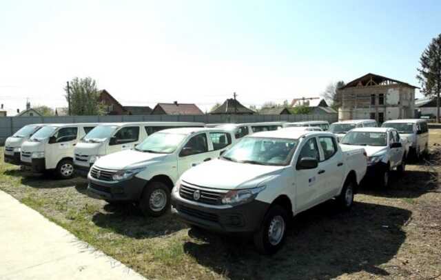 Украина получила от ЕС партию пикапов и внедорожников