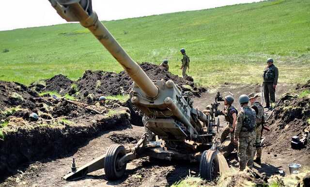 Украинские артиллеристы "лупят" по оккупантам из американских М777