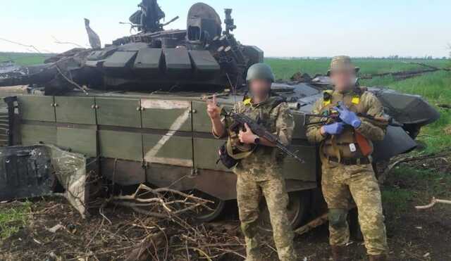 Украинские военные захватили российские танки трех разных модификаций
