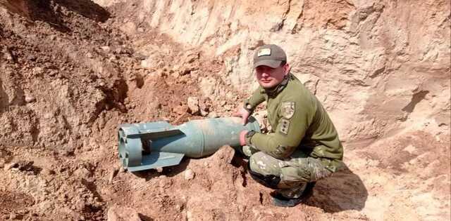 Под Киевом саперы обнаружили российскую авиабомбу