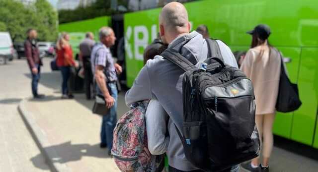 В Украине распространились фейки о выезде мужчин за границу: что нужно знать