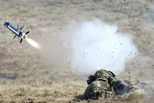 Иностранные добровольцы из подразделения "Dark Angels" охотятся на российский танк с Javelin’ом