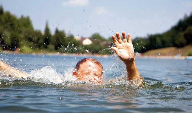 Трагедия на воде: под Киевом во время купания утонул 15-летний подросток