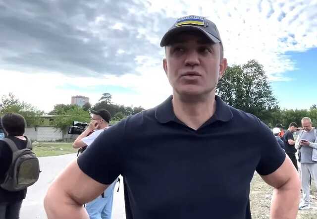 Тищенко передал киевской теробороне 40-летние бронежилеты: простреливаются насквозь, а пластины просто рассыпаются