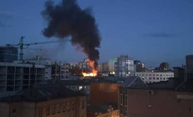 В Днепре вспыхнул пожар: над центром поднимается густой дым