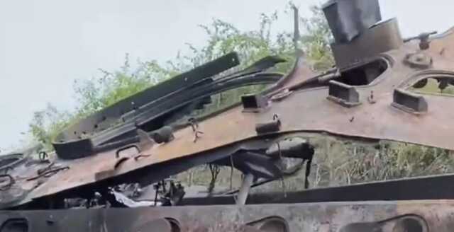 Украинские военные ликвидировали российскую БМП "Басурманин": части машины разбросало вокруг вместе с оккупантами