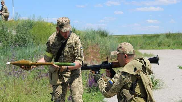 ВСУ уничтожили 25 оккупантов на юге и разбили три склада с боеприпасами россиян