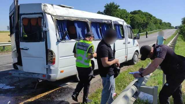 В Одесской области перевернулась маршрутка с людьми, есть пострадавшие