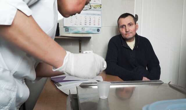 Навіщо російські загарбники беруть у полон наркозалежних в окупованих містах