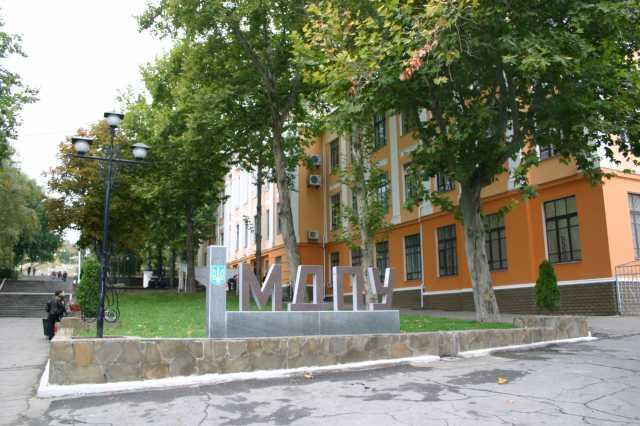 В Мелитополе оккупанты разграбили здание педуниверситета: хотят обустроить там казармы