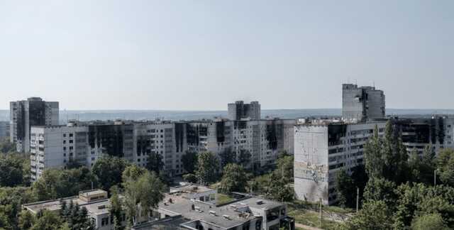 "Выглядит как Чернобыль": BBC показали жизнь в разрушенной харьковской Салтовке