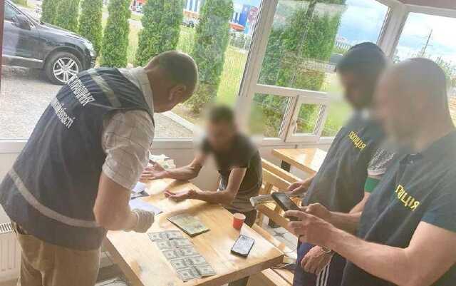 Волынский врач за взятку обещал помочь призывнику