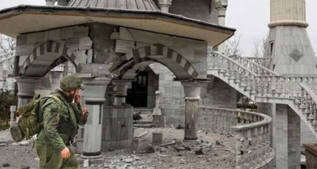 Оккупанты устроили в Мариуполе стихийное кладбище прямо у мечети