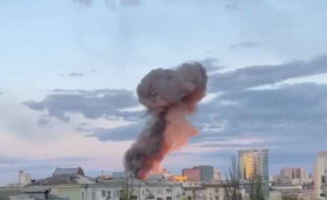 Ракетный удар пришелся по СТО и автомойке в Сарнах, погибли три человека