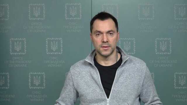 "Идет борьба, шалит наш спецназ": Арестович рассказал об отводе из Северодонецка