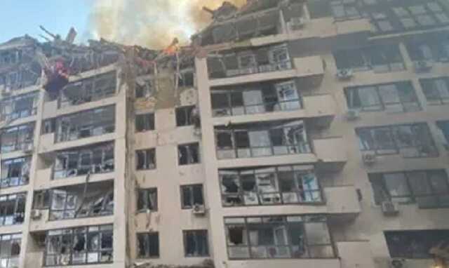 "Позвонил сын": бабушка пострадавшей от ракетного удара девочки в Киеве рассказал о трагедии