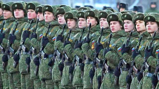 Никакая подготовка не нужна: в России хотят набирать контрактников прямо после школы